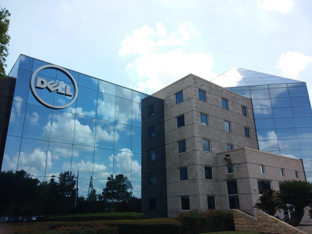 Stock Analysis: Dell Technologies (DELL) – Q4 FY 2025